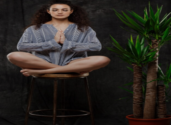 YOGA SUR CHAISE